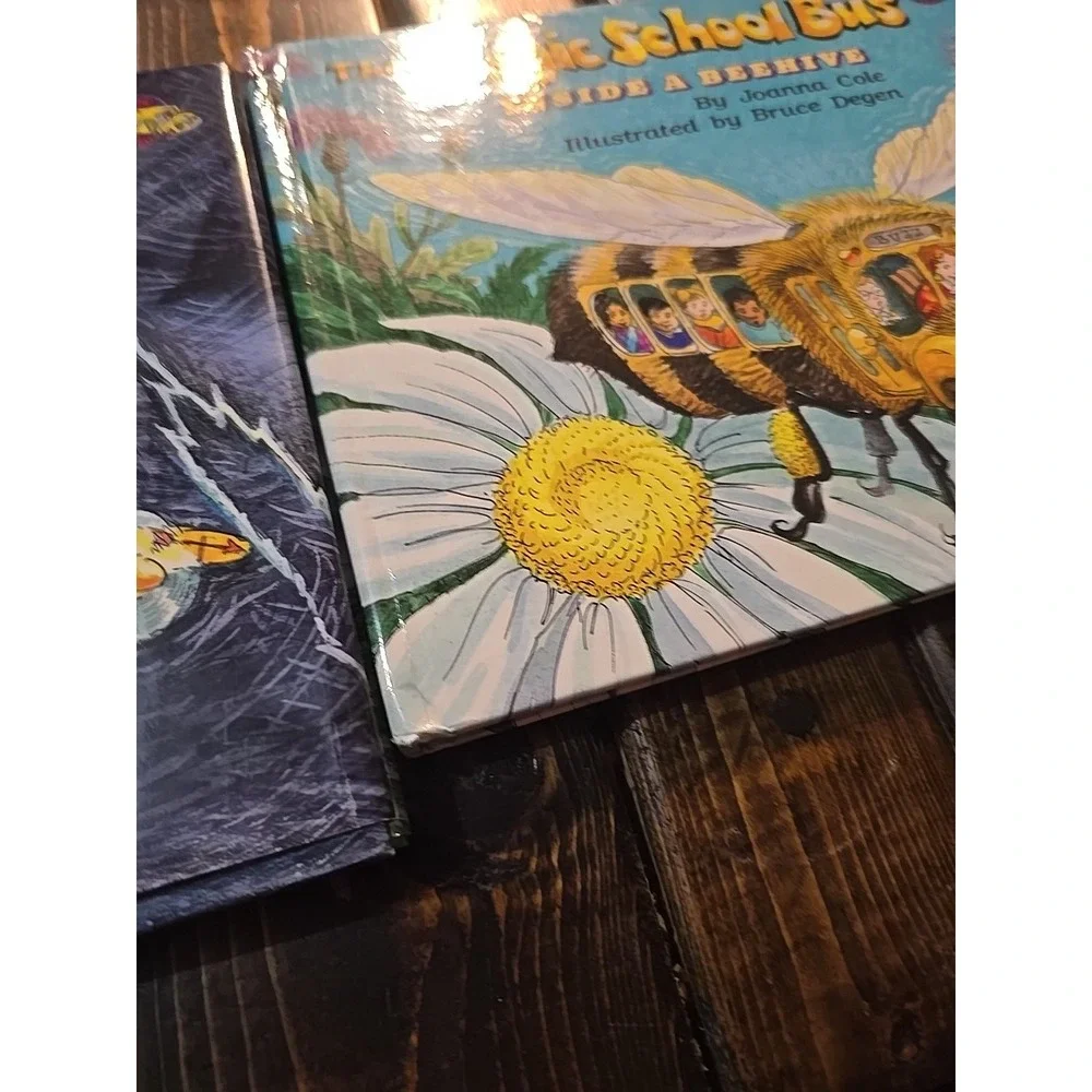 Lot of 2 The Magic School Bus  Hardback Picture Books: ‎ Hurricane & Beehive
